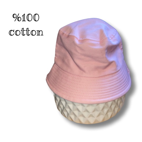 Cropped button down blouse and bucket hat. - Picture 2 of 2